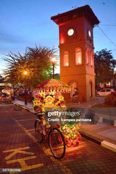 a view of christ church & dutch square in malacca, malaysia. it was built in 1753 by dutch & is the oldest 18th century protestant church in malaysia. - dutch square melaka stock pictures, royalty-free photos & images