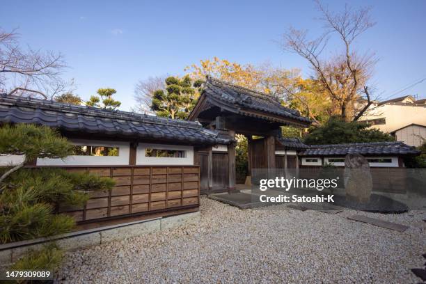 entrada de la casa tradicional japonesa - prefectura de kanagawa fotografías e imágenes de stock