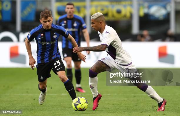 Dodo of ACF Fiorentina competes for the ball with Nicolo’ Barella of FC Internazionale during the Serie A match between FC Internazionale and ACF...