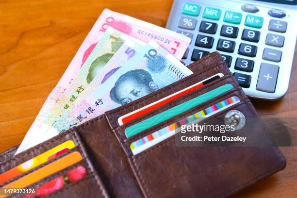 yuan bank notes in wallet - 20 yuan note stock pictures, royalty-free photos & images