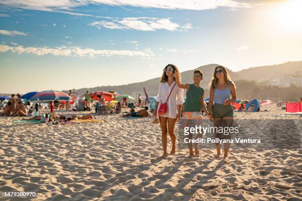 family on the beach in sesimbra, portugal - hot latino girl imagens e fotografias de stock