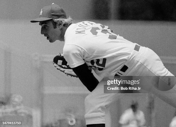 Los Angeles Dodgers Sandy Koufax pitches in an 'Old-timers Day' game at Dodgers Stadium, July 22, 1979 in Los Angeles, California.