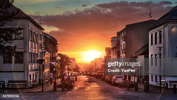 downtown reykjavik at sunset, iceland - reykjavik foto e immagini stock