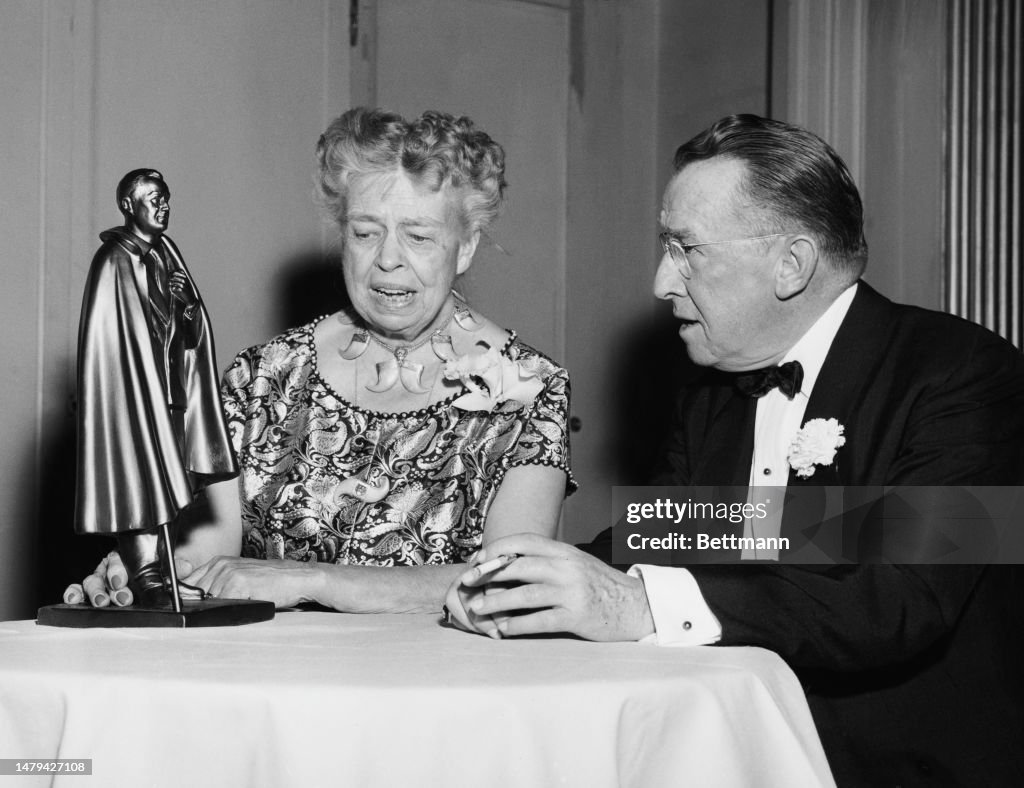 Eleanor Roosevelt With Statue Of Late Husband