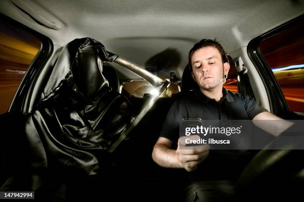 texting while driving - horrible car accidents stockfoto's en -beelden