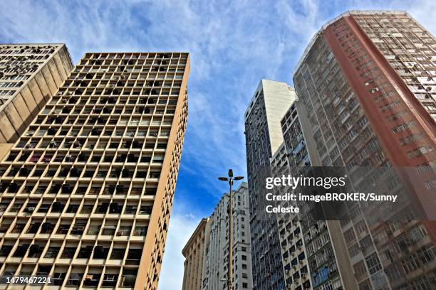 high-rise buildings in the centre of rio de janeiro, brazil, here in the financial centre on avenida rio branco - branco 幅插畫檔、美工圖案、卡通及圖標