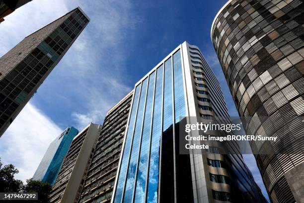 high-rise buildings in the centre of rio de janeiro, brazil, here in the financial centre on avenida rio branco - branco 幅插畫檔、美工圖案、卡通及圖標