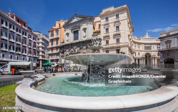 piazza trieste e trento with the fontana del carciofo fountain, naples, gulf of naples, campania, southern italy, italy - carciofo fotografías e imágenes de stock