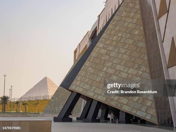 the grand egyptian museum in giza, egypt - gem stock-fotos und bilder
