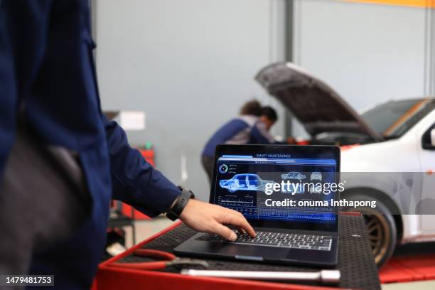 mechanical engineer check and maintenance, smart maintenance system in modern car garage. auto mechanic work with smart software maintenance vehicle - reparatiewerkplaats stockfoto's en -beelden