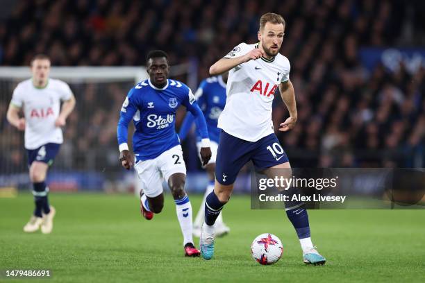 Harry Kane of Tottenham Hotspur holds the ball during the Premier League match between Everton FC and Tottenham Hotspur at Goodison Park on April 03,...