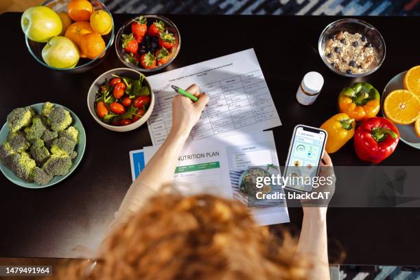 la tecnología de la salud en la vida cotidiana - menú fotografías e imágenes de stock