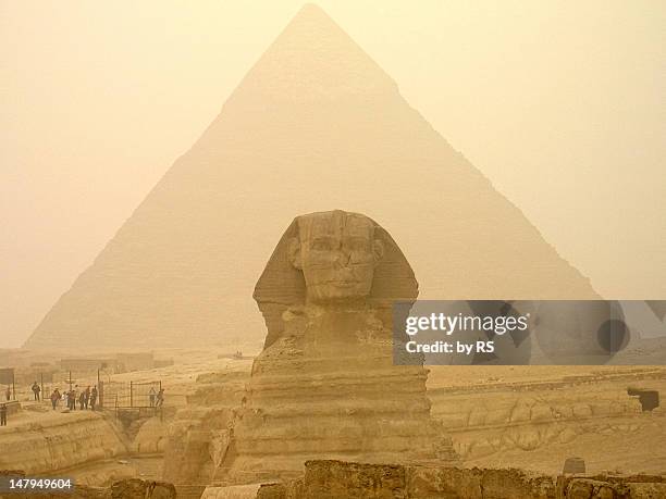 sphinx of giza - nordafrika stock-fotos und bilder