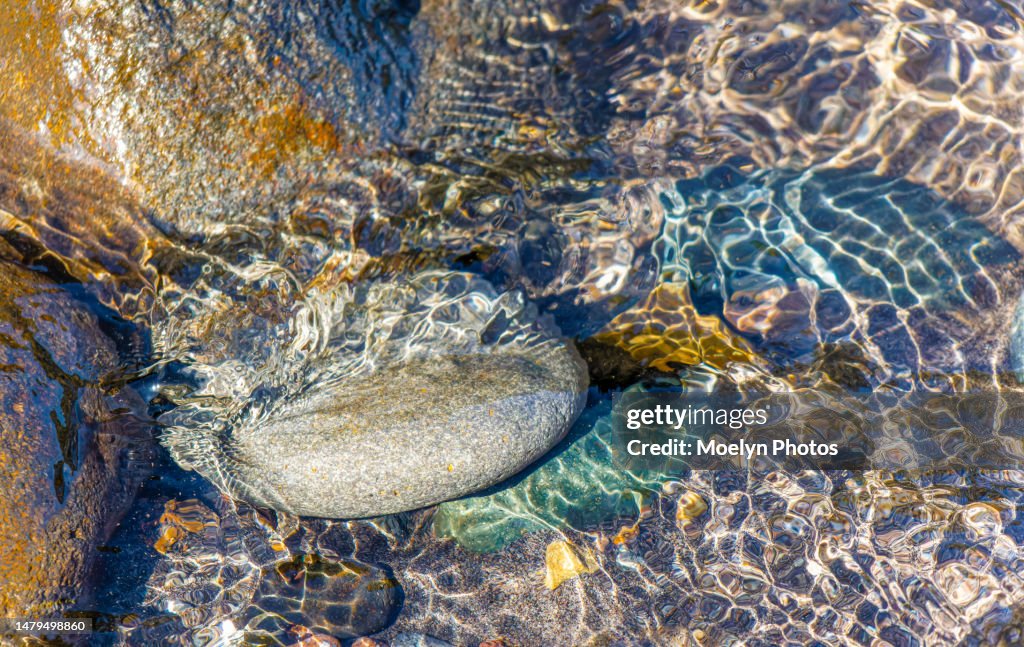 Oregon Rocks Water River Rocks In The Sandy River Oregon High-Res Stock Photo - Getty Images