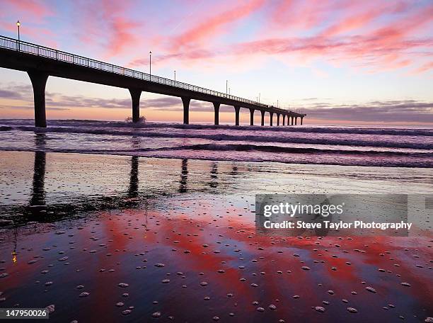 bubble beach - christchurch stock-fotos und bilder