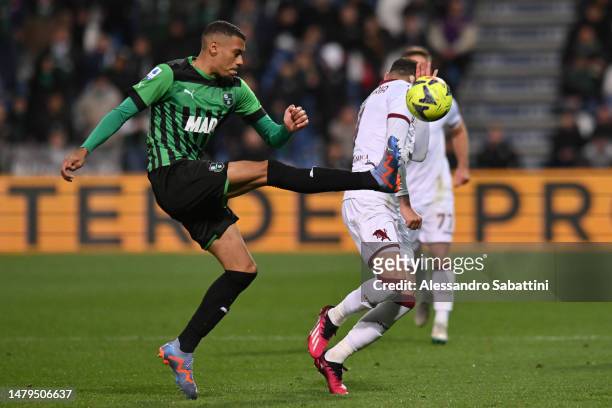 Ruan Tressoldi of US Sassuolo clears the ball whilst under pressure from Antonio Sanabria of Torino FC during the Serie A match between US Sassuolo...