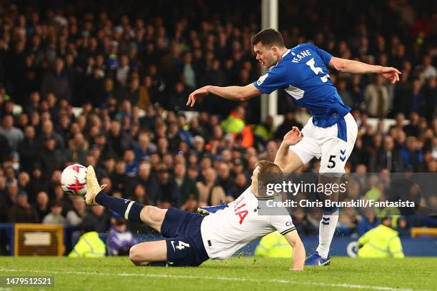 Michael Keane of Everton scores the equaliser during the Premier League match between Everton FC and Tottenham Hotspur at Goodison Park on April 03,...