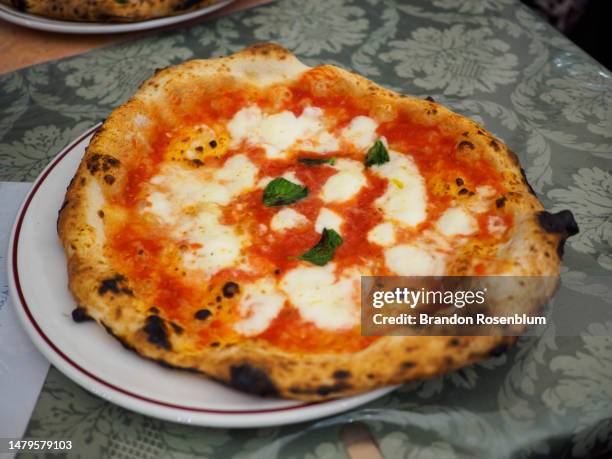 pizza in naples, italy - napoli pizza stock pictures, royalty-free photos & images