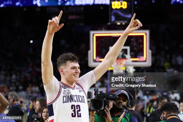 Donovan Clingan of the Connecticut Huskies celebrates after defeating the San Diego State Aztecs 76-59 during the NCAA Men's Basketball Tournament...
