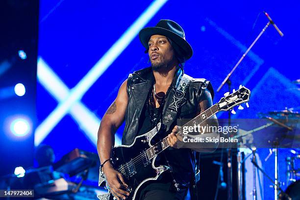 Soul singer-songwriter D'Angelo performs during Day 1 of the 2012 Essence Music Festival at Louisiana Superdome on July 6, 2012 in New Orleans,...
