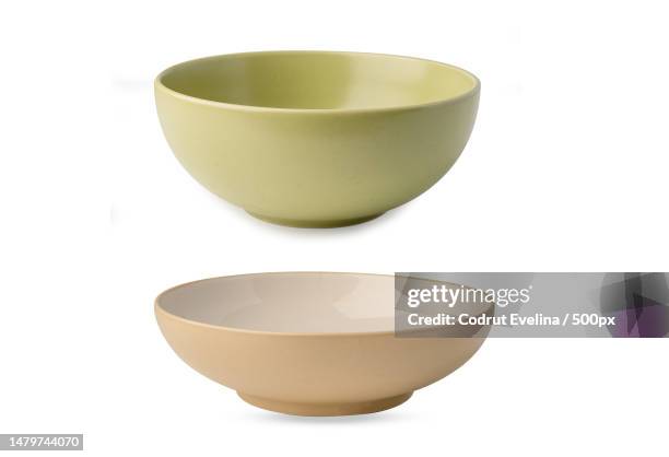 ceramic brown plate or bowl isolate on white background,romania - bowl - fotografias e filmes do acervo