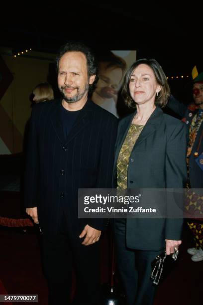 Billy Crystal and wife Janice Crystal during "Patch Adams" Premiere at Ziegfeld Theater in New York City, New York, United States, 13th December 1998.