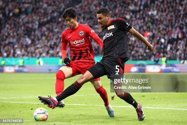 Danilho Doekhi of 1.FC Union Berlin battles for possession with Daichi Kamada of Eintracht Frankfurt during the DFB Cup quarterfinal match between...