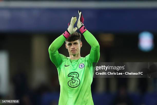 Kepa Arrizabalaga of Chelsea applauds the fans after the draw in the Premier League match between Chelsea FC and Liverpool FC at Stamford Bridge on...