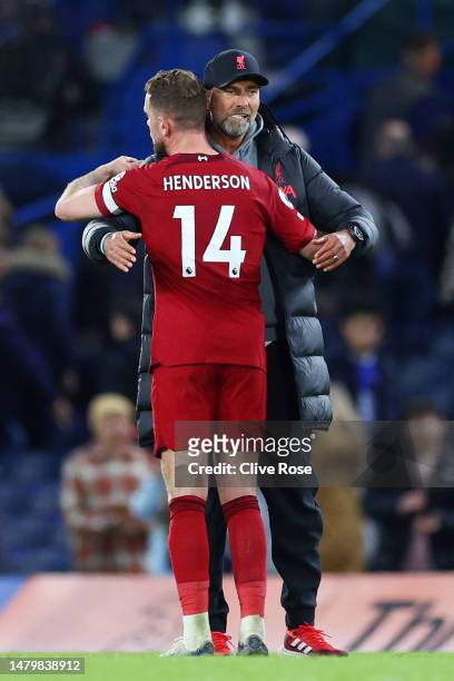 Juergen Klopp, Manager of Liverpool, embraces Jordan Henderson after the draw in the Premier League match between Chelsea FC and Liverpool FC at...