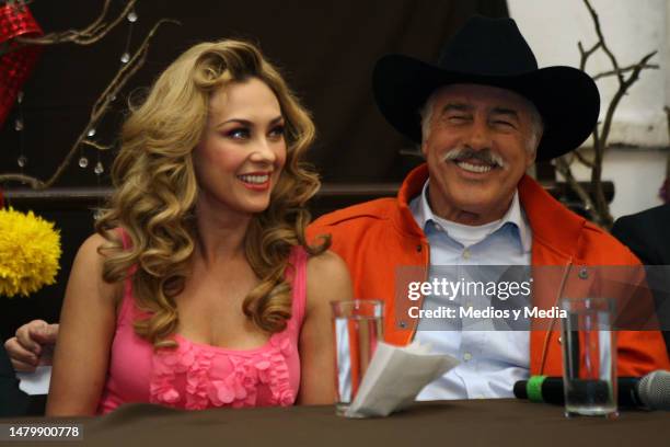 Aracely Aràmbuland Andrés Garcíattend a press conference of Perfume de Gardenia play at Auditorio Siglo XXI on November 11, 2012 in Puebla, Mexico.