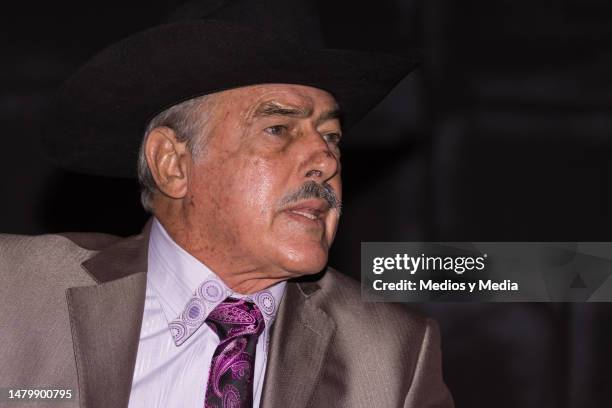 Andrés Garcia speaks, during a press conference of Pedro Navaja play at Telón de Asfalto on May 29 in Mexico City, Mexico.