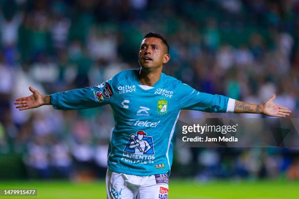 Elias Hernandez of Leon celebrates after scoring the team's fifth goal during the quarterfinals first leg match between Leon and Violette as part of...