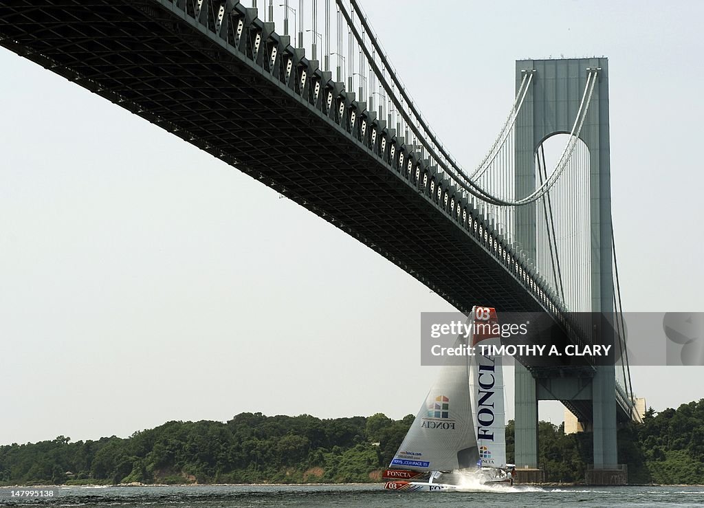 Foncia goes under the Verrazano-Narrows 