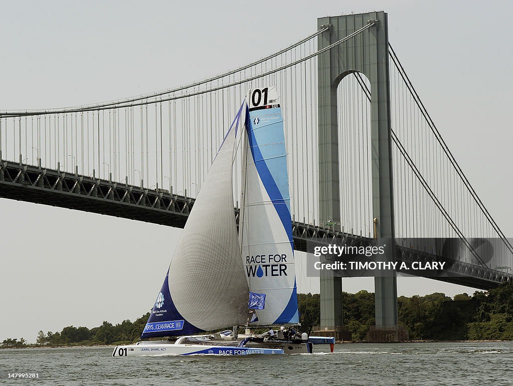 Race For Water goes under the Verrazano-