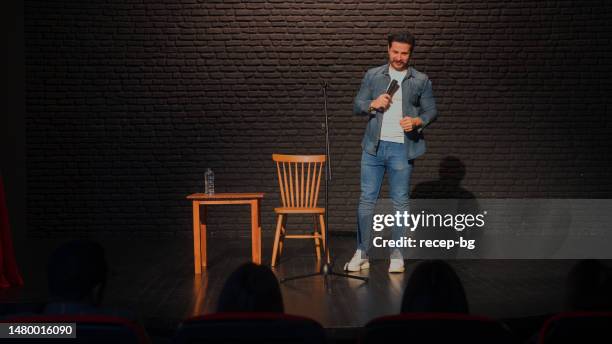 male stand-up comedian talking on stage - stand exposition stock pictures, royalty-free photos & images
