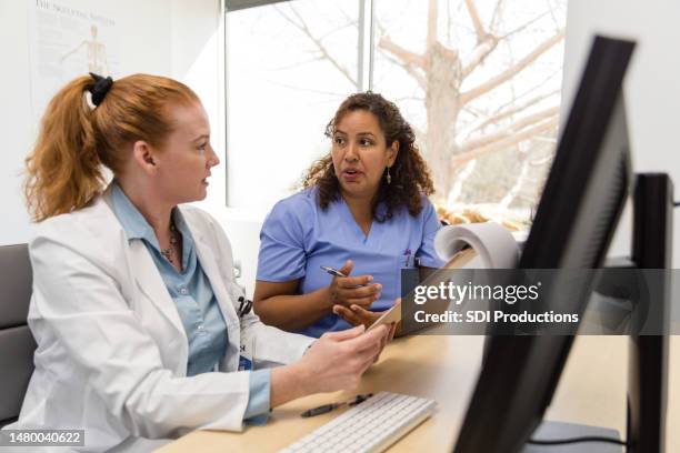 Computer Training Doctor Photos and Premium High Res Pictures - Getty ...