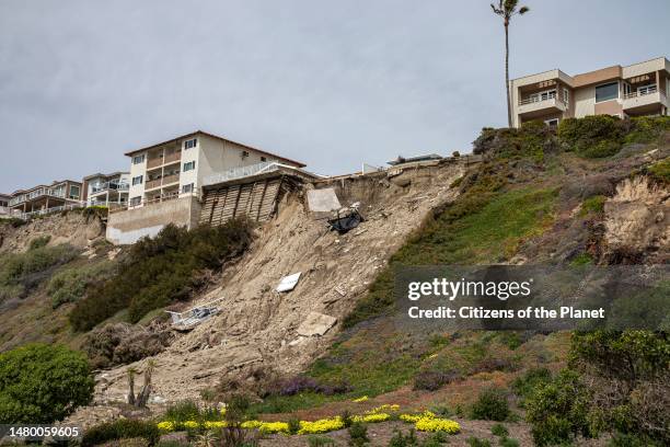 Landslide of cliff after major storm in residential area of San Clemente. Homes and swimming pools balance precariously at edge of cliff overlooking...