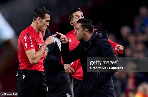 Referee Juan Martinez Munuera argue with Head Coach Xavi Hernandez FC Barcelona during the Copa Del Rey Semi Final Second Leg match between FC...
