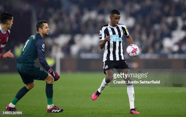 Alexander Isak of Newcastle United scores the team's fourth goal past Lukasz Fabianski of West Ham United during the Premier League match between...
