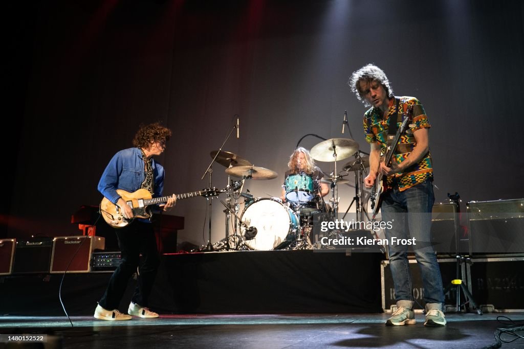 5 Yes Razorlight Johnny Borrell, Andy Burrows and Carl Dalemo of Razorlight perform at ...
