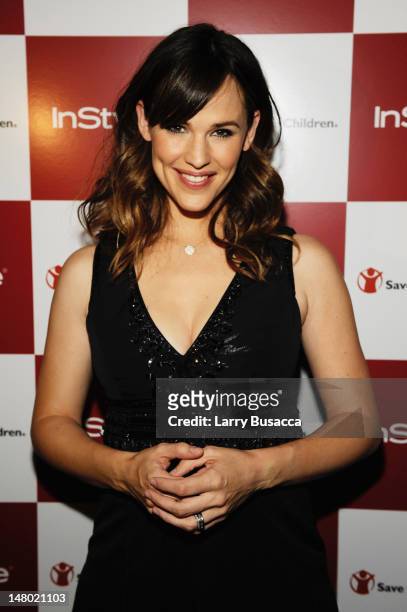 Actress Jennifer Garner attends a dinner hosted by InStyle editor Ariel Foxman celebrating her InStyle cover and new role as Save the Children Artist...