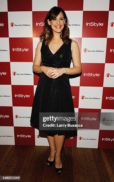 Actress Jennifer Garner attends a dinner hosted by InStyle editor Ariel Foxman celebrating her InStyle cover and new role as Save the Children Artist...