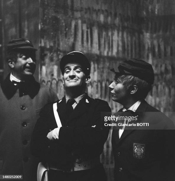 Louis de Funès, Colette Brosset et Robert Dhéry pour la pièce 'La Grosse Valse' à Paris en octobre 1962