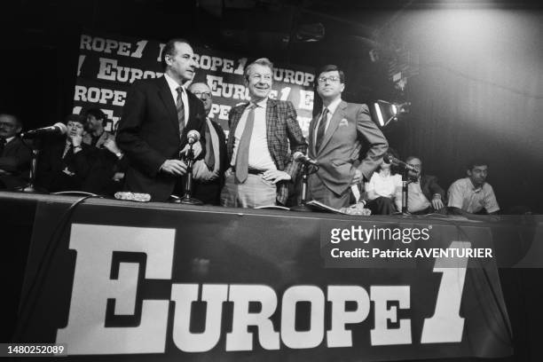Jean-Pierre Elkabbach, Franck Tenot et Jacques Lehn à la présentation de la grille de rentrée de la radio 'Europe 1', le 2 septembre 1987, à Paris.
