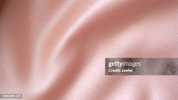 smooth elegant atlas pink polyester textile texture fabric background. close up. - satin stockfoto's en -beelden