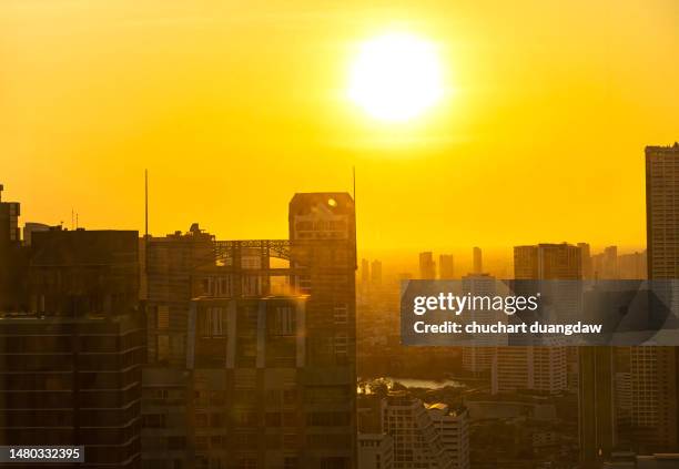 sun, climate change, heatwave hot sun, global warming from the sun, and burning - hittegolf stockfoto's en -beelden
