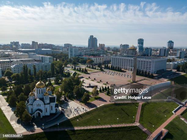 aerial of st. george the victorious church and the monument of glory in slavy square - samara city russia stock pictures, royalty-free photos & images