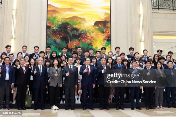 Ma Ying-jeou , former chairman of the Chinese Kuomintang party, poses for a group photo after a group discussion at Fudan University on April 6, 2023...