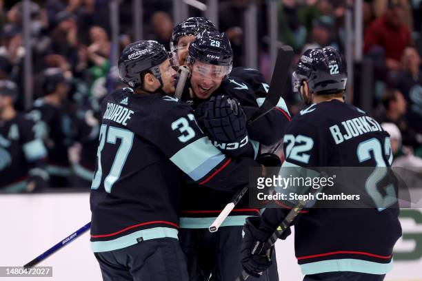 Vince Dunn of the Seattle Kraken celebrates his goal with Yanni Gourde, Adam Larsson and Oliver Bjorkstrand during the second period against the...
