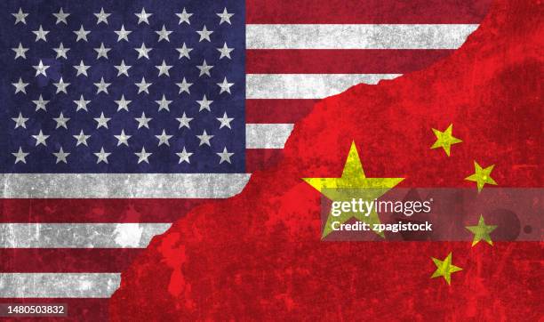 usa and china flag - chinese vlag stockfoto's en -beelden